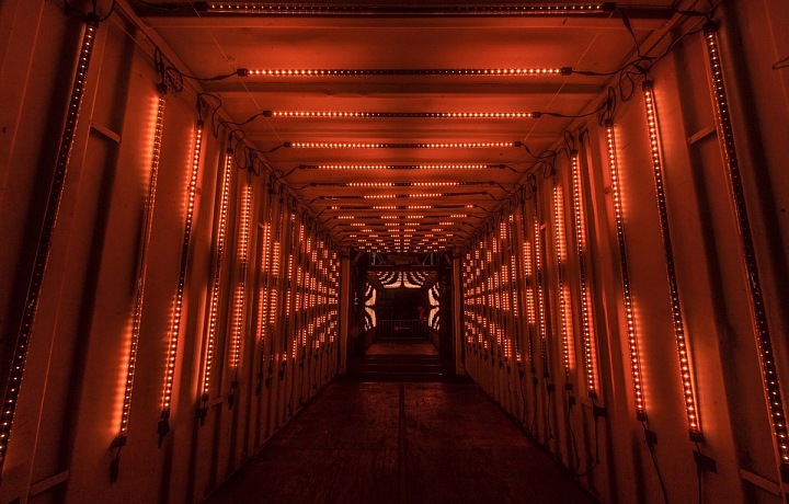 Beyond, Staroměstké náměstí