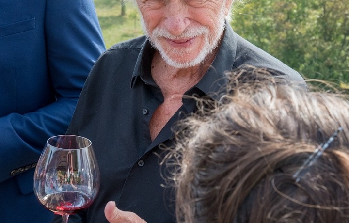 Pierre je nejen herec ale i vinař. 
