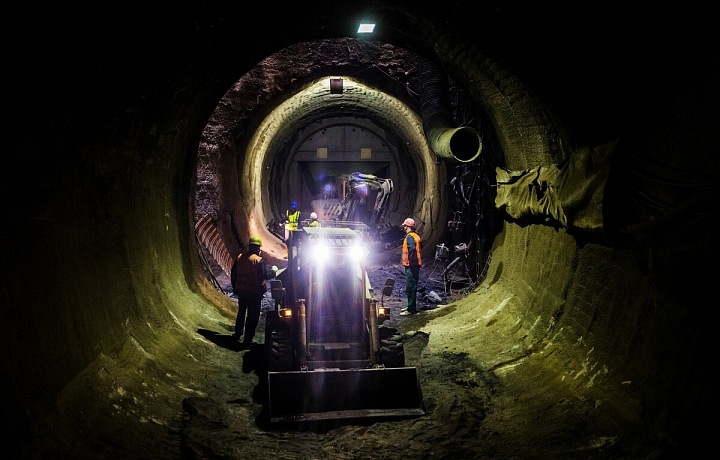 Ražba šachty pro výtah do metra