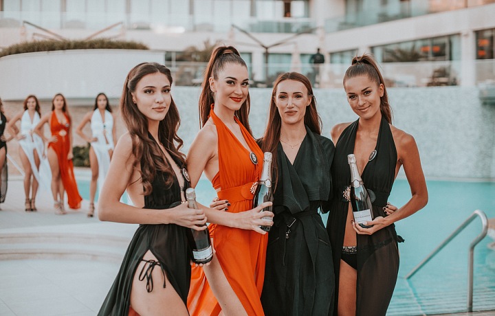 Winners Best in Swimsuits with Makarenko.