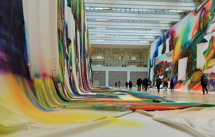 Katharina Grosse, Miraculous Painting