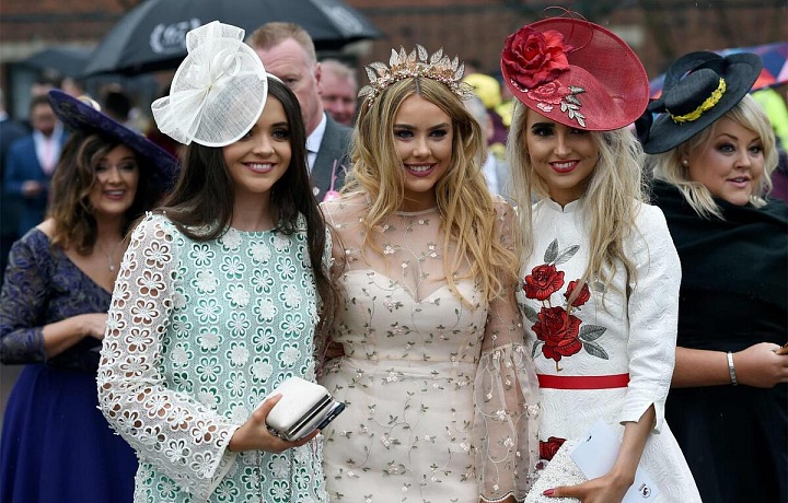 Jak se letos obléct na dostihy? STYLOVĚ.