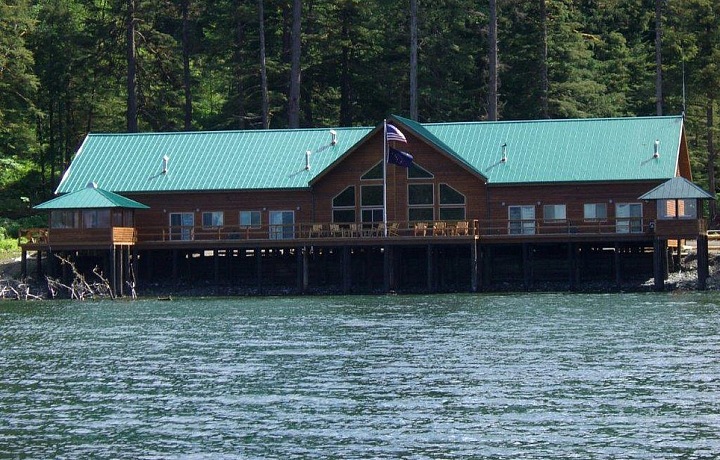 Noyes Island Resort - Haida Spruce House 