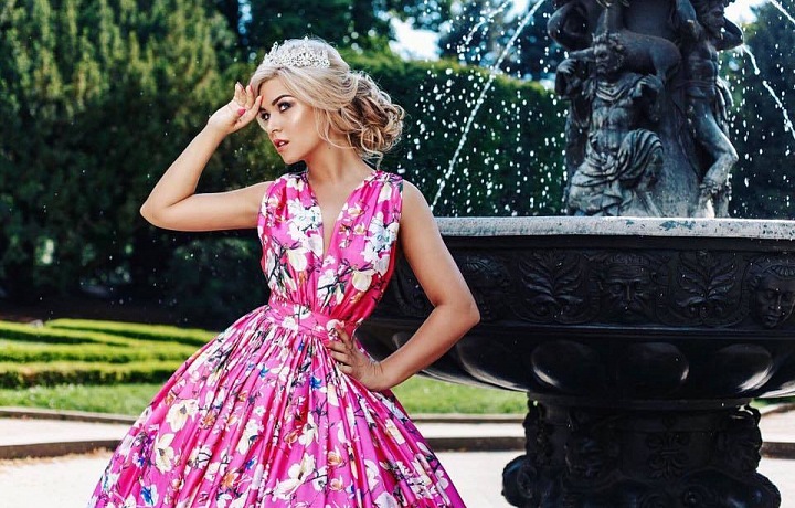 Dominika is famous because she wears pink