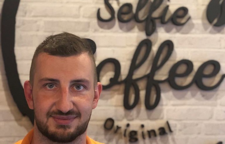 Selfie Coffee, Adam Marek