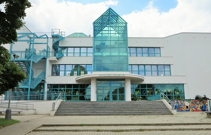 Základní škola Mikoláše Alše, nová luxusní budova