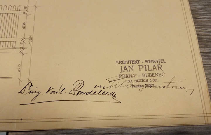 Plán vily a jeho podpis