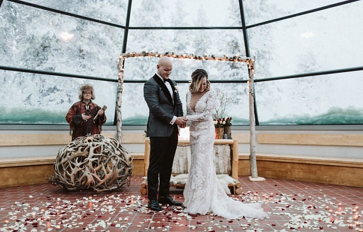 Luxurious wedding in Igloo, Finland