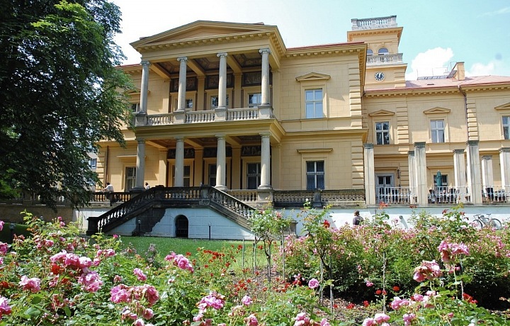 Luxurious Villa Lanna