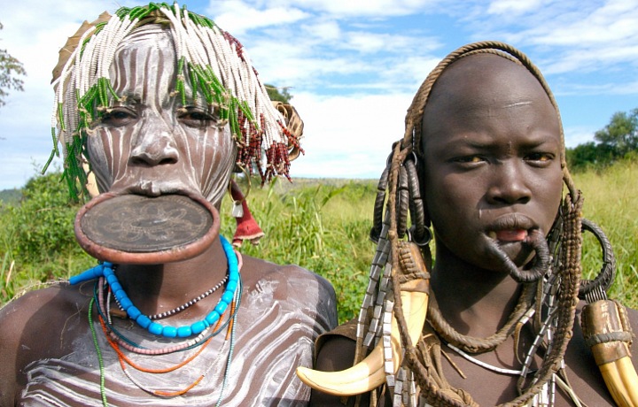 Women from the tribe