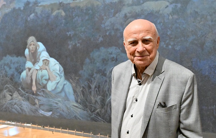 Ivan Mládek at the opening of the painting exhibition