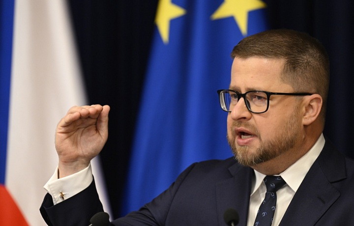 The Governor praised in particular the current development of domestic inflation.