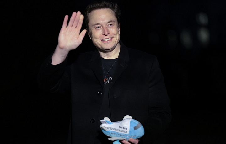 Elon Musk arrives at the White House in February 2025