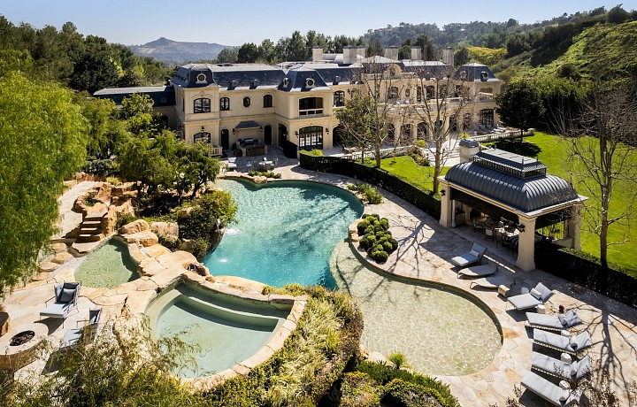 New house of Paris Hilton