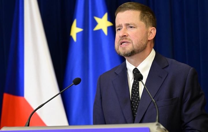 Guvernér uklidňoval veřejnost, že má vše pod kontrolou