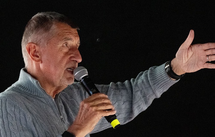 Babiš is trying to mobilize his loyal ones