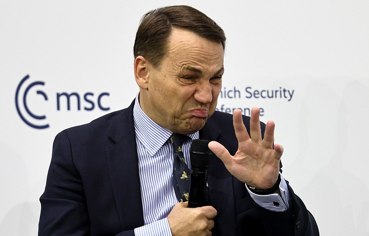 Radoslav Sikorski vysvětloval Petr Macinkovi, jak fungují demokratické volby.