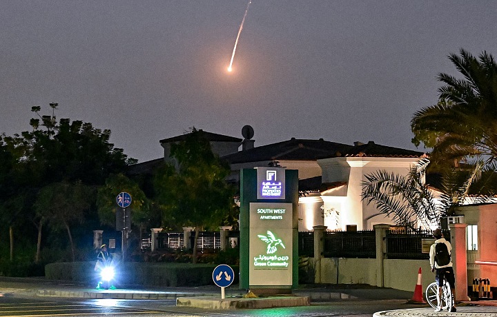 Na Dubaj dopadá raketa