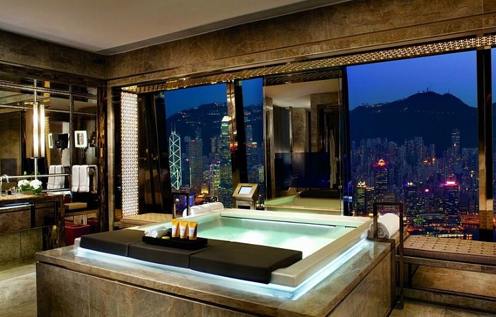 Hotel with Jacuzzi, Ritz Carton, Hong Kong 