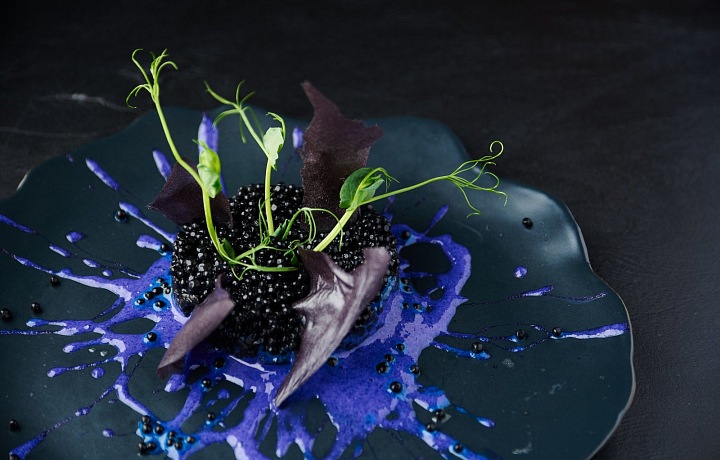 Černý kaviár luxusní delikatesy