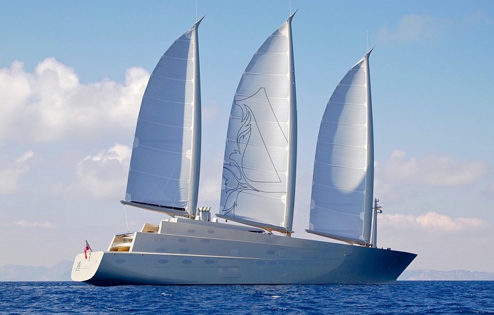 Velkolepost plachtnice "A"