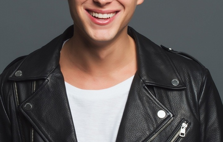 Sebastian je idol dívčích srdcí.