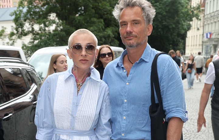 Kateřina Kaira Hrachovcová with partner