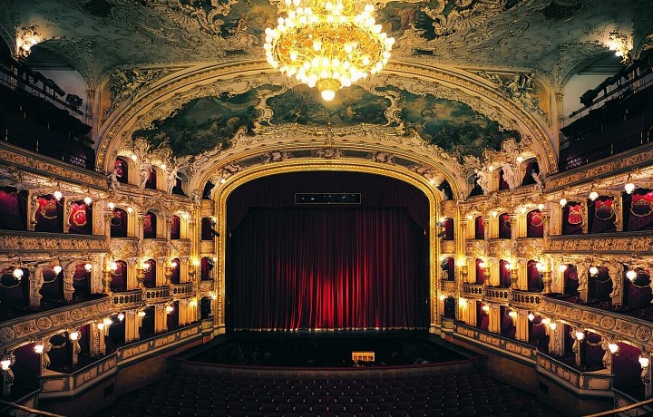 Opera se otevře už zítra