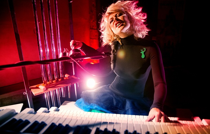 Když se Katta dostane za varhany, je v jiném světě. 