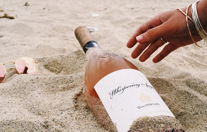 Rosé on the beach