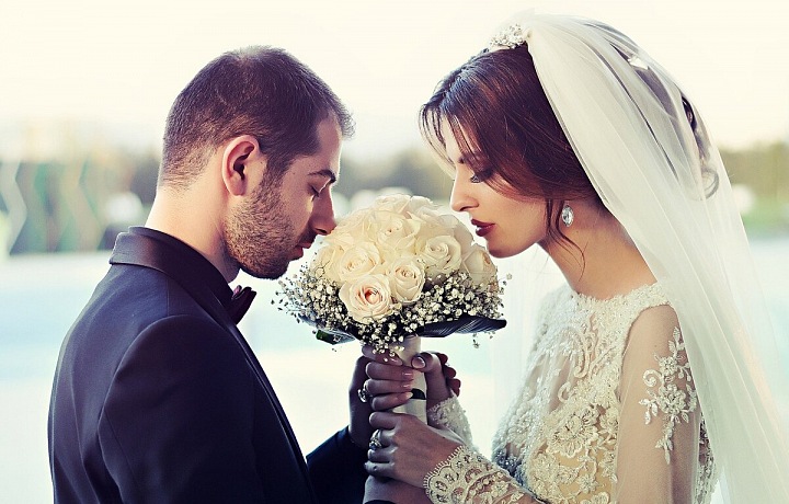 Snoubenci ruší nebo přesouvají termíny svateb kvůli koronaviru.