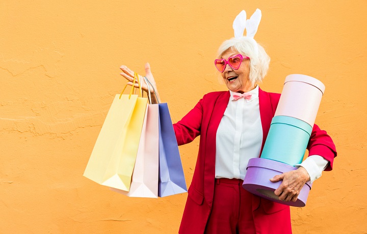 Žena během nákupů